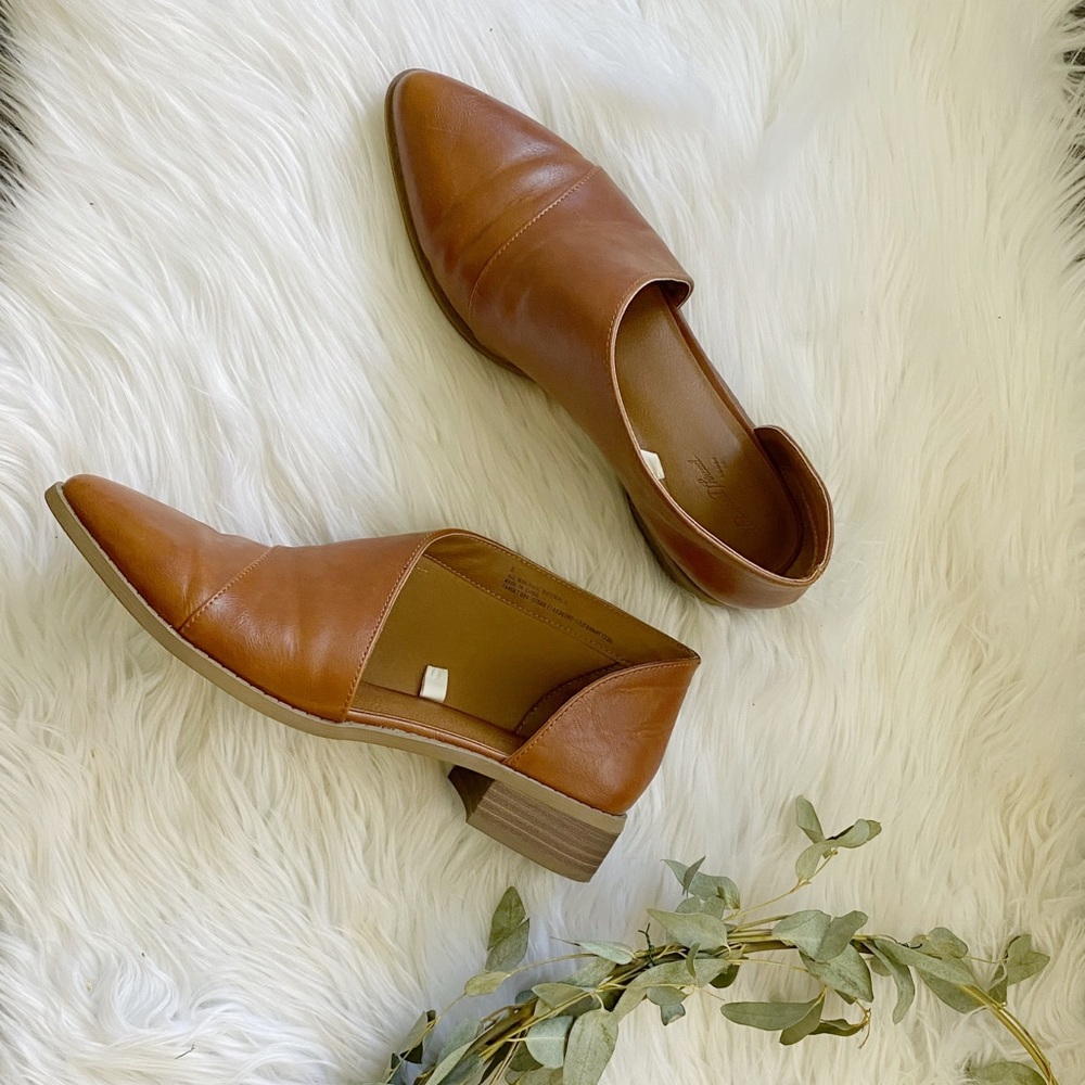 Universal Thread Coñac cutout booties